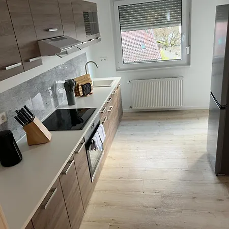 Appartamento Monteurwohnung Mit Balkon Und 4-zimmern *