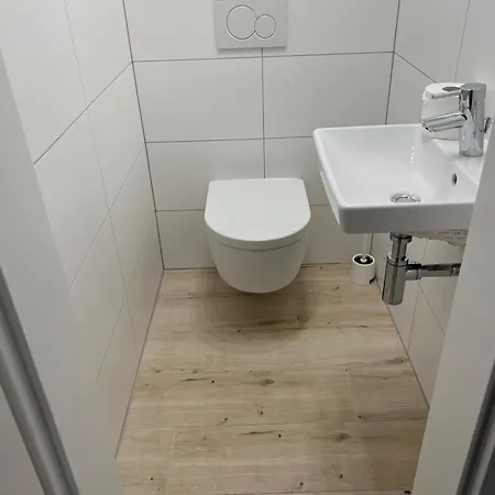 Appartamento Monteurwohnung Mit Balkon Und 4-zimmern Pforzheim