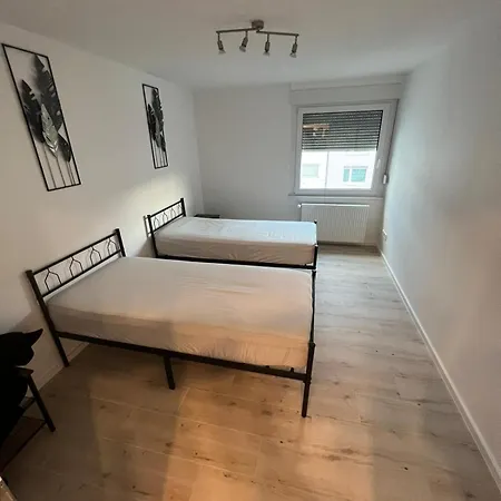 Monteurwohnung Mit Balkon Und 4-zimmern