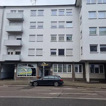 Appartamento Monteurwohnung Mit Balkon Und 4-zimmern *